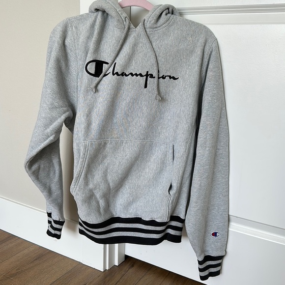 Champion Tops - Champion Women’s Reverse Weave Sweatshirt Size Small Vintage